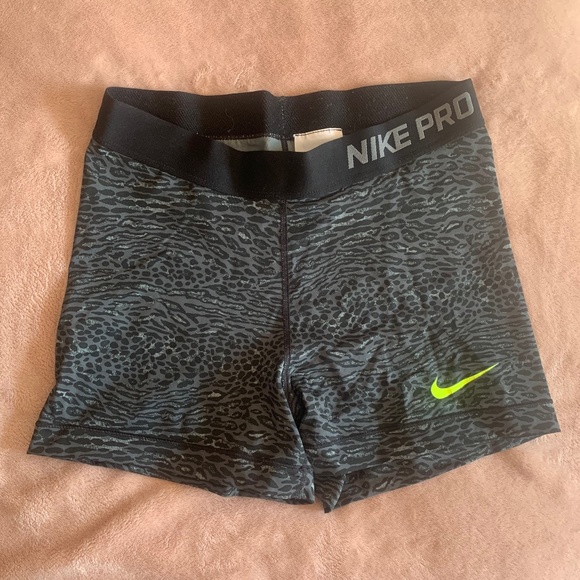 NIKE PRO Shorts in Black/Grey/Neon Yellow